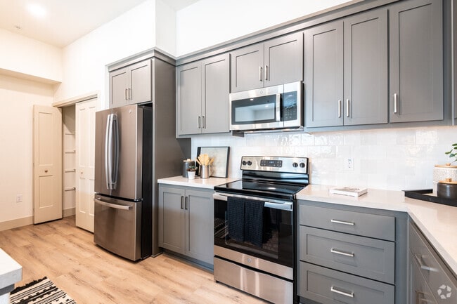 1 BR, 1 BA
