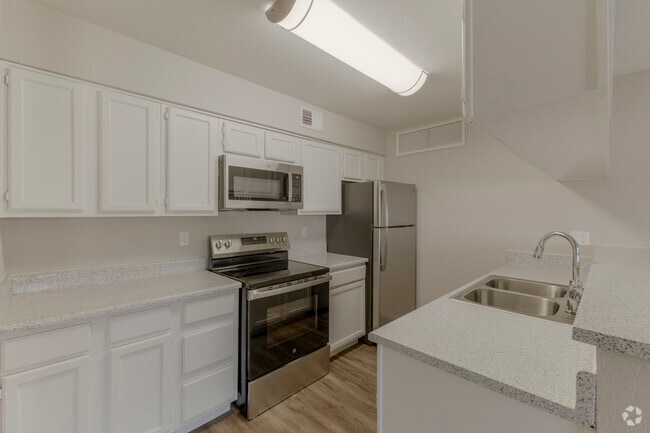 2BR, 1BA - 912SF - Kitchen