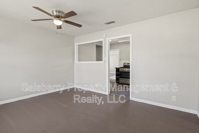 Photo - 320 NE 31st St