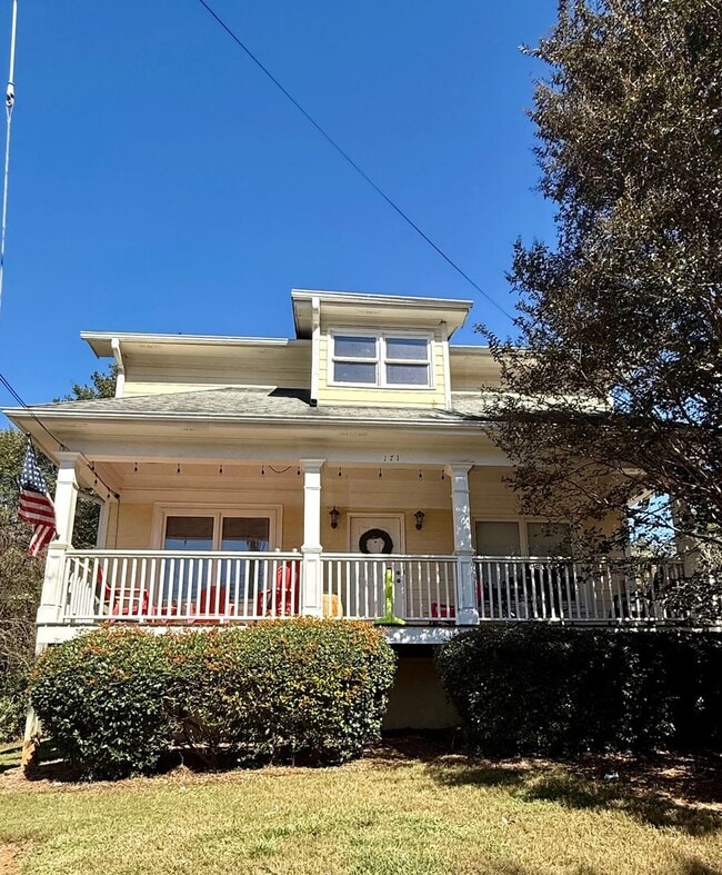 Photo - "Pre-Leasing August 2026" Large House Near...