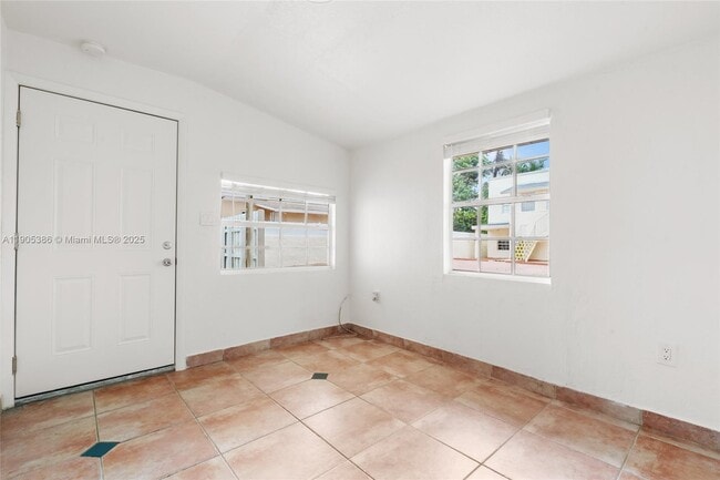 Photo - 2385 SW 17th St Unidad A
