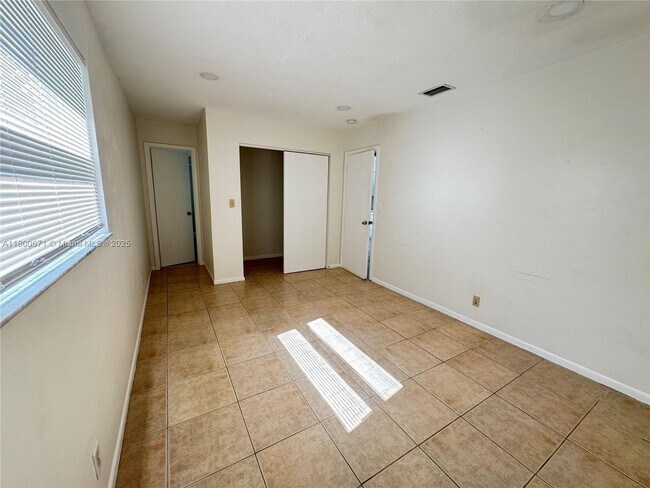 Photo - 606 SW 5th Ave