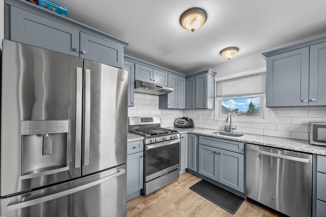 Photo - 816 King Georges Rd