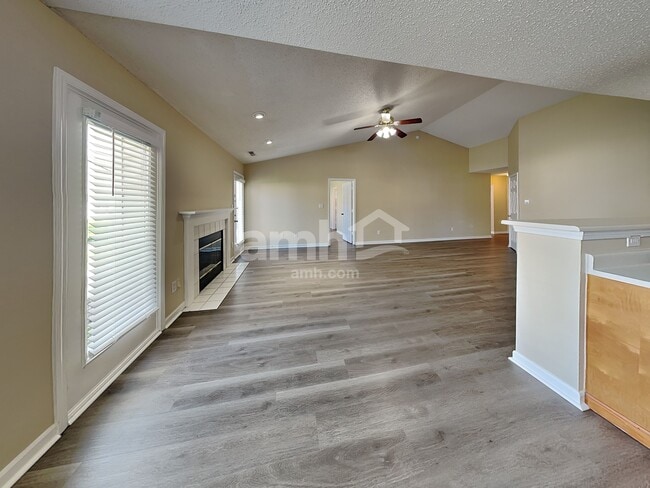 Photo - 10848 Roundtree Rd