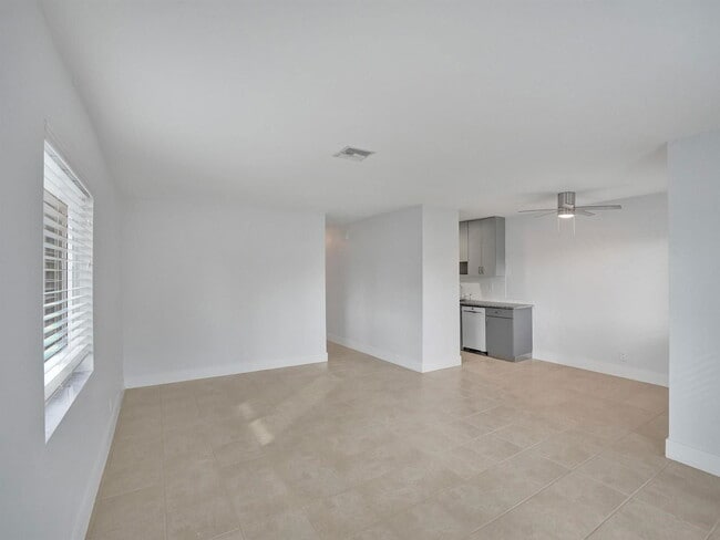 Photo - 831 SW 14th St