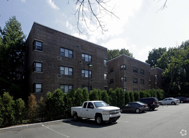 Primary Photo - 50 Brompton Rd