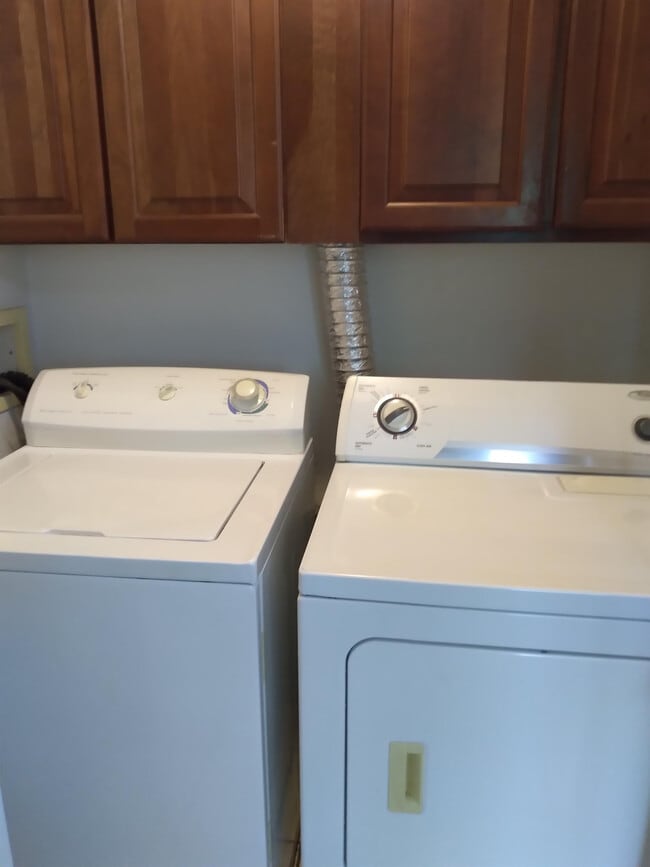 Photo - 211 N Greenbriar Rd