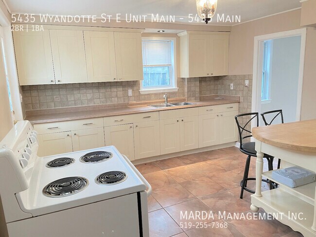 Photo - CHIC 2-BEDROOM/1BATH MAIN APARTMENT IN OLDE RIVERSIDE + HYDRO AND GAS Unit 5435 Main