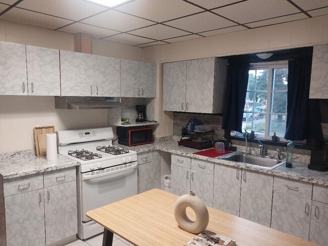 Building Photo - 1656 N Shore Rd Unit 1