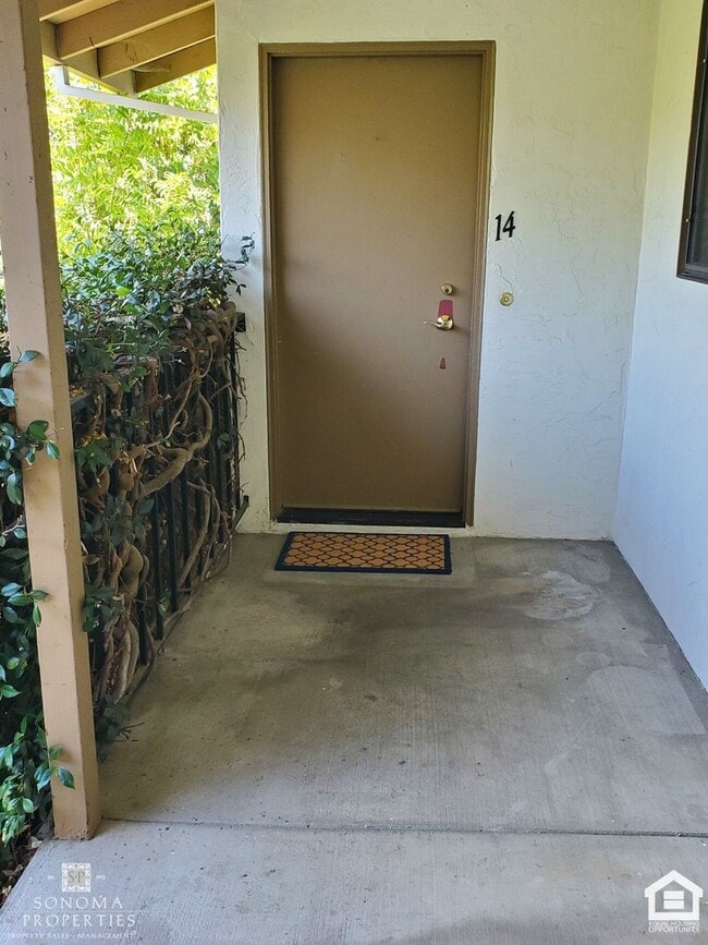 2BD/2BA Upper-Level Condo on Sonoma's East... - 2BD/2BA Upper-Level Condo on Sonoma's East...