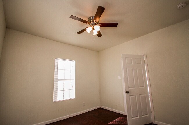Photo - 924 St James St Unit 1