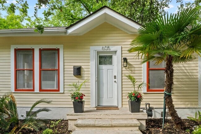 Building Photo - 605 E 43rd St Rental