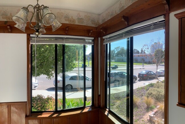 7077 W Manchester Ave Unidad Front