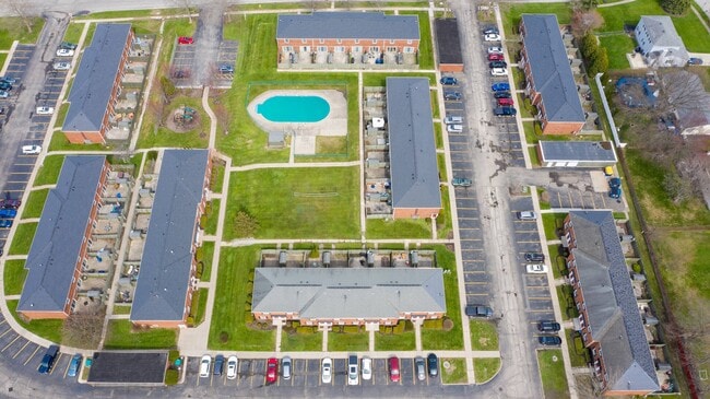 Building Photo - Carriage Hill Erie Rental