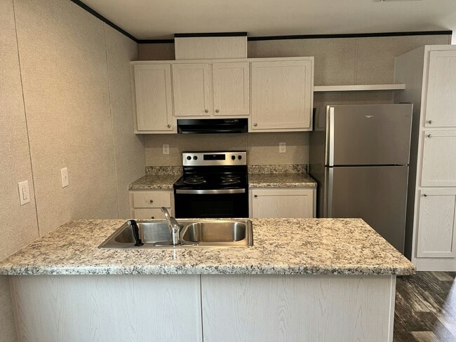 Photo - 38 Tower Manor Cir W