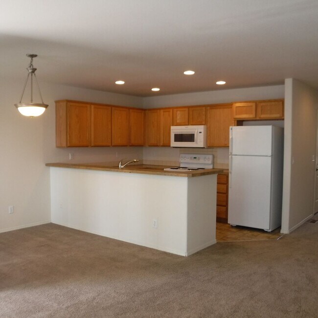 Photo - 3 Bed/2.5 Bath Townhouse with Garage - NE Bend Unidad B