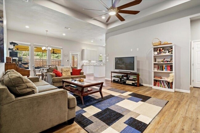 Photo - 306 Songwood Dr