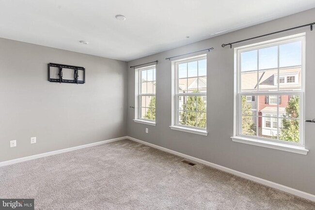 Photo - 43767 Winterberry Wy