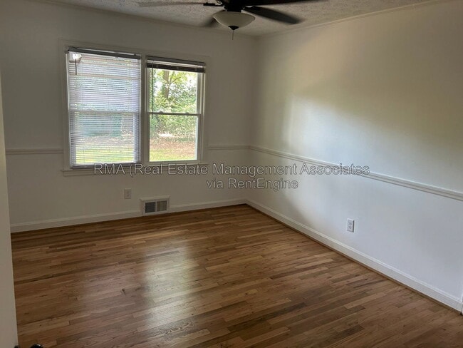 Photo - 216 Hillandale Dr