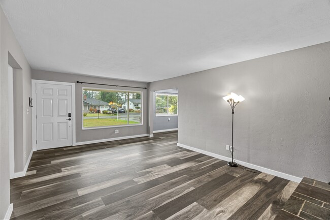 Photo - 410 Lois Ln Ct