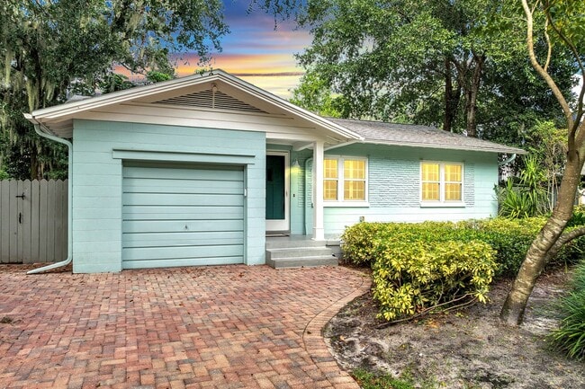 Photo - Stunning 3/2 Bungalow near the historic di...