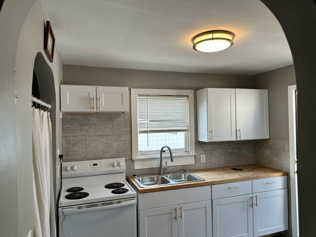 Photo - 343 W Judicial St