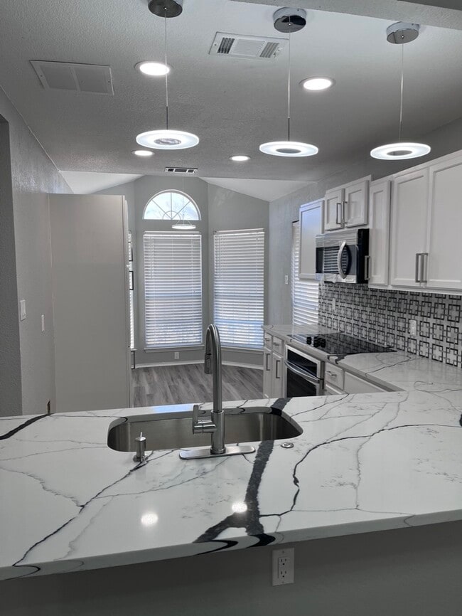 Building Photo - 6820 Douglas Creek