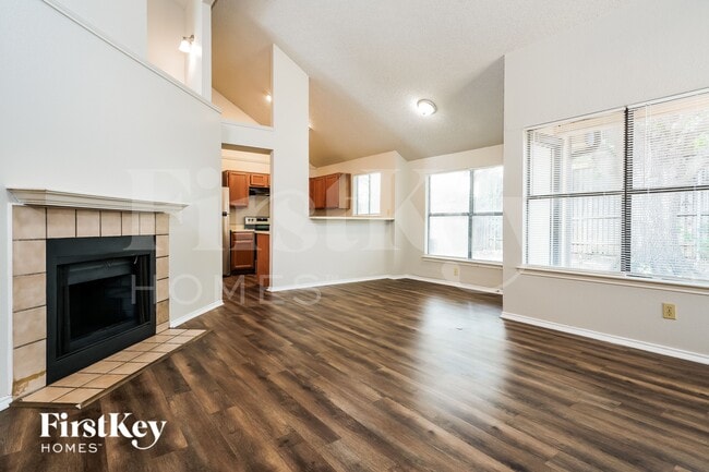 Photo - 922 Ramblewood Dr