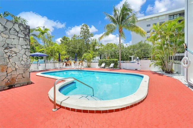 1075 93rd St Unit 207