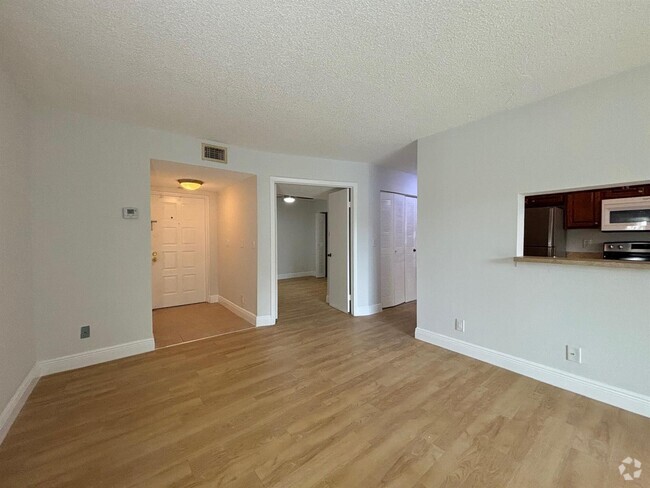 Building Photo - 9955 Westview Dr Unit 217 Rental