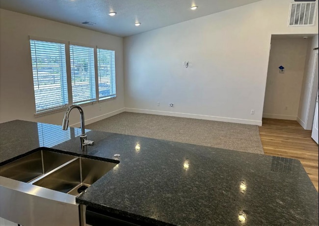 Photo - 523 W 1150 N