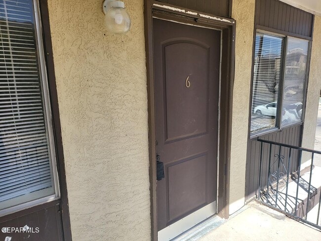 Building Photo - 5209 Carousel Dr Unit 6