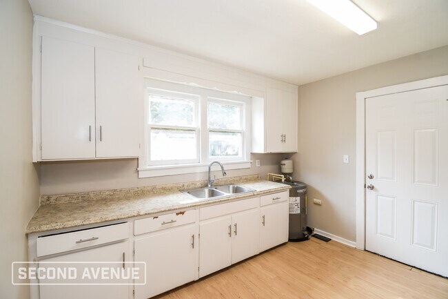 Photo - 1934 W 6th St
