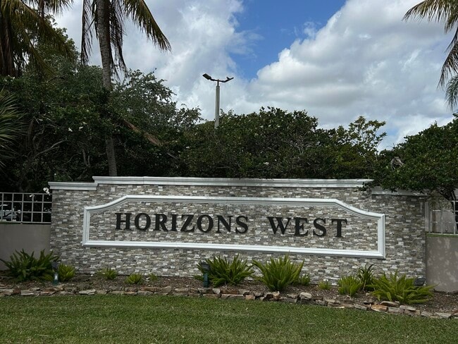 Building Photo - 8650 SW 133rd Avenue Rd Unit 214