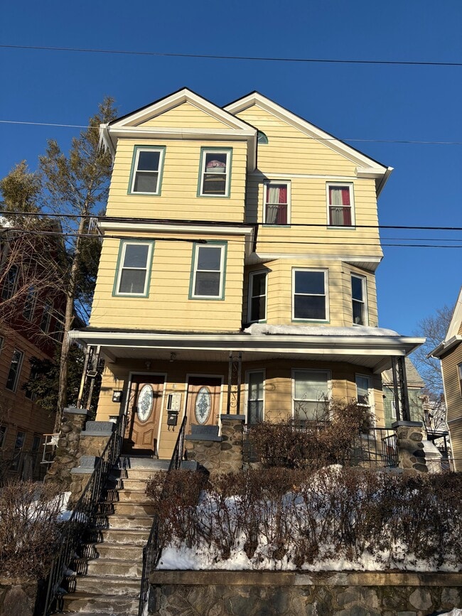 Building Photo - 37 Eastwood Ave Unit 2