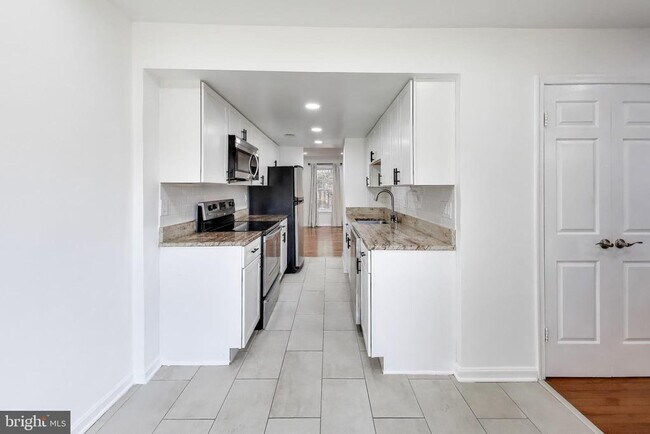 Photo - 20210 Maple Leaf Ct