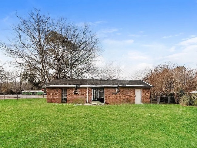 Building Photo - 2903 Dahlia Dr Rental