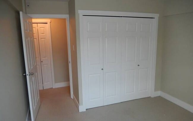 Photo - 2410 Louise St