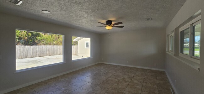 Photo - 802 W 17th St