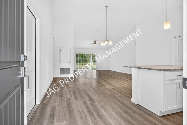 Photo - 728 Cornelia Ave SE