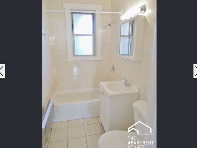 Photo - 1607 W Berteau Ave Unit 2