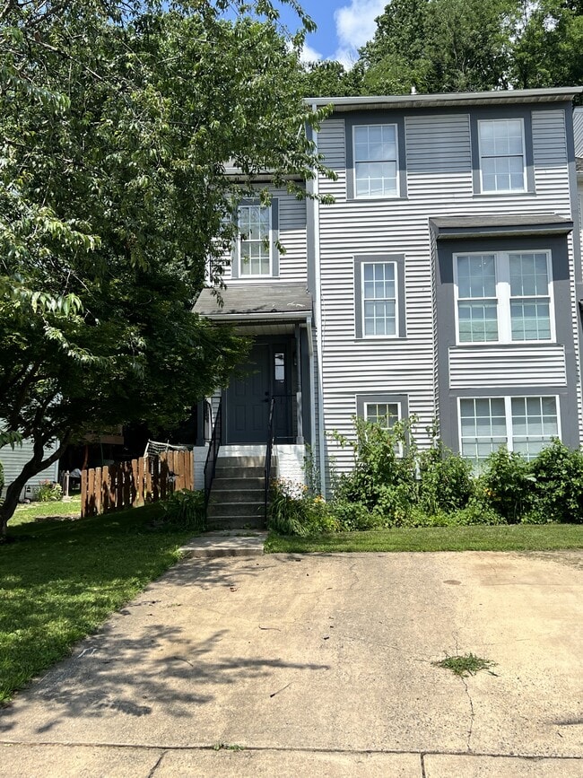 Building Photo - 733 Farnham Pl Rental