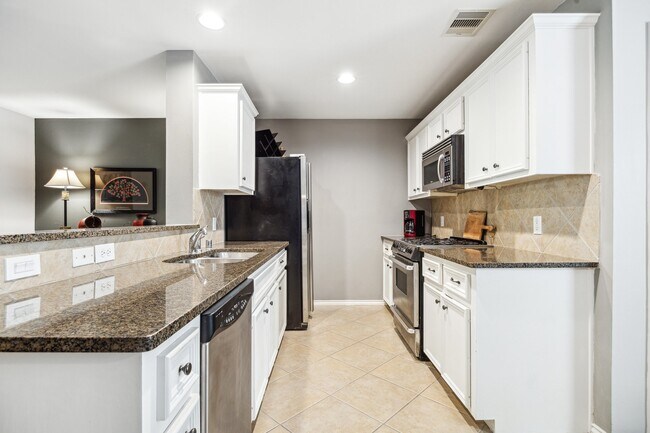 Photo - 1138 W 25th St Unit E