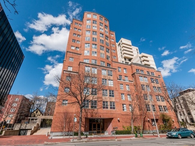 Building Photo - 931 Massachusetts Ave Unit 501