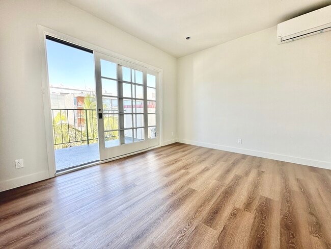 Photo - 1541 Ocean Ave Unidad 306