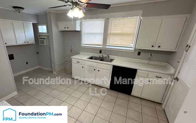 Photo - 5786 Woodlawn St