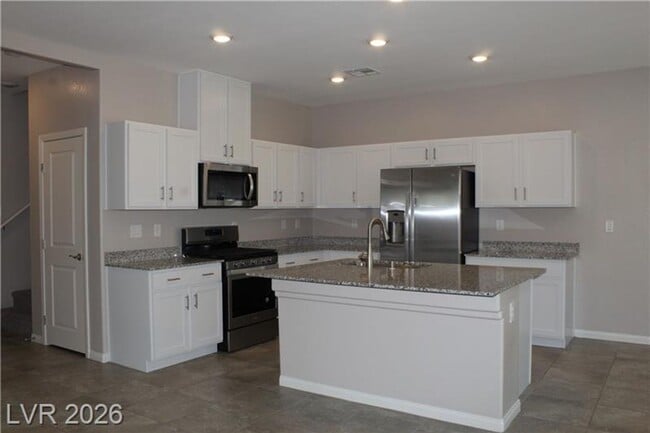 Photo - AMAZING 4 BEDROOM IN THE HEART OF ALIANTE