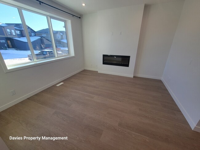 Photo - 2222 Muckleplum Cres SW