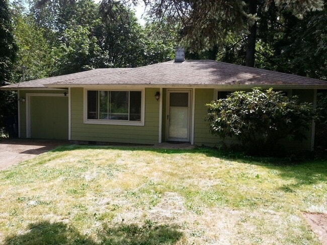 Building Photo - Charming little home in the woods for rent...