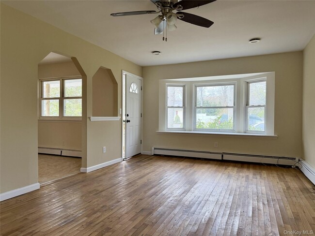 14 Mastic Blvd